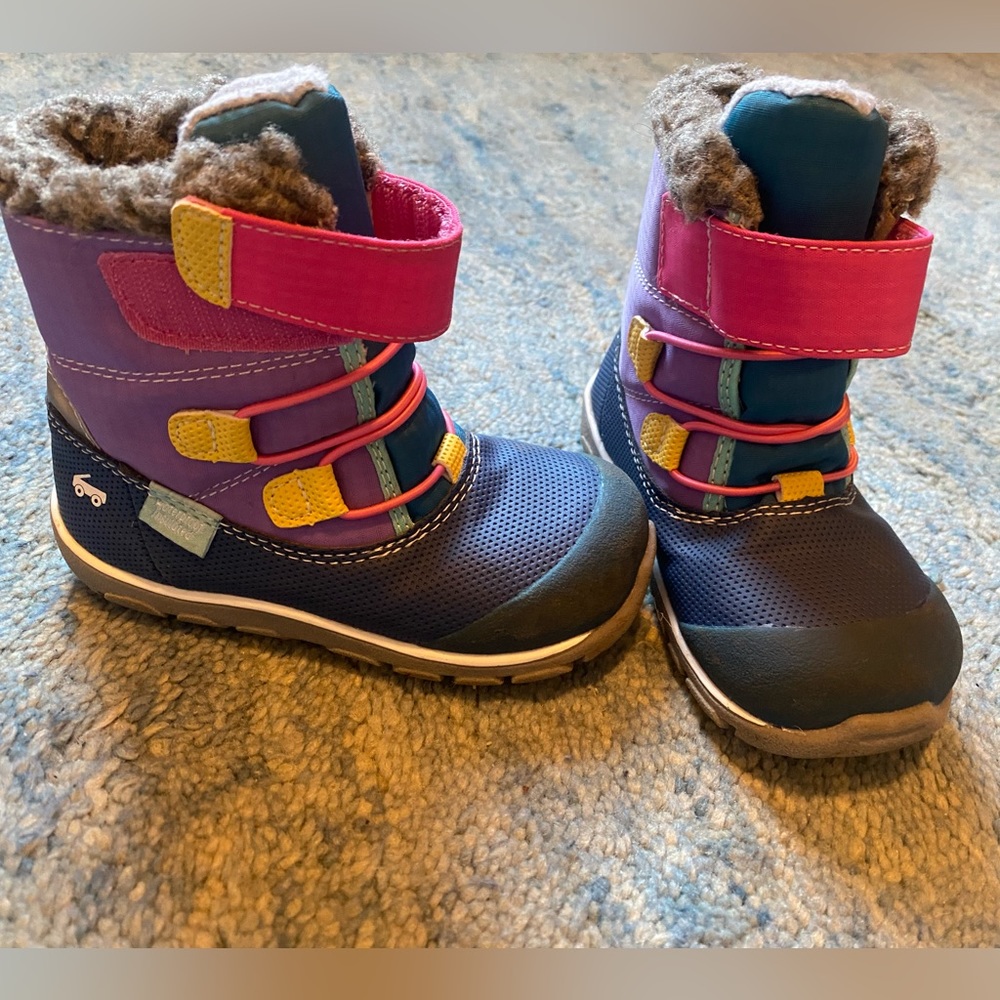 See Kai Run toddler girls winter boots size 9 EUC